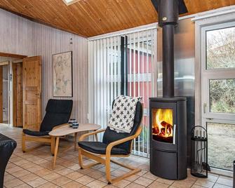 8 person holiday home in Ebeltoft-By Traum - Ebeltoft - Living room