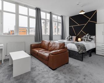 City Centre Studio 6 with Kitchenette, Free Wifi and Smart TV by Yoko Property - Middlesbrough - Habitación