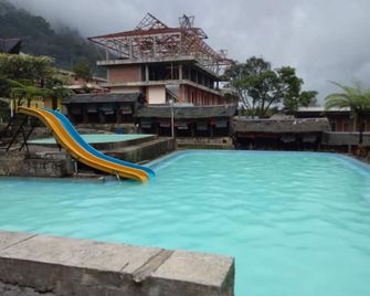 Penginapan Puncak Dp - Berastagi - Piscina