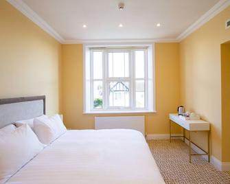 The Hadley Hotel - Barnet - Bedroom