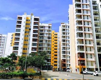 Service Apartment Family Stay Near Chennai Airport- Chromepet - Chennai - Building