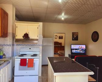 Stewart Apt- Trincity, Airport, Washer, Dryer, Office, Cable , Wifi - Trincity - Kitchen