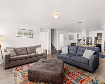 Spacious 5 Bedroom-Seaworld/Lackland Family Retreat - San Antonio