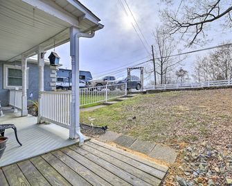 Beckley Studio with Hot Tub, 4 Mi to WVU Tech! - Beckley - Balkon