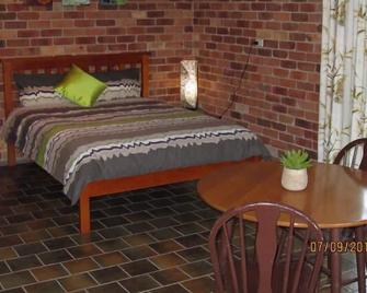 Family friendly house just 250 metres from the beach! - Taylors Beach - Schlafzimmer