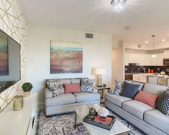 Modern Condo Near Disney Foosball Water Park! - Kissimmee - Sala de estar