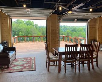 Smoky Hollow Outdoor Resort Covered Wago - Sevierville - Essbereich