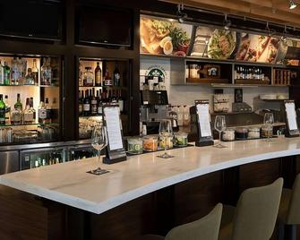Close to Downtown San Francisco CA! Property w/ Onsite Self Parking & Starbucks - Pleasant Hill - Bar