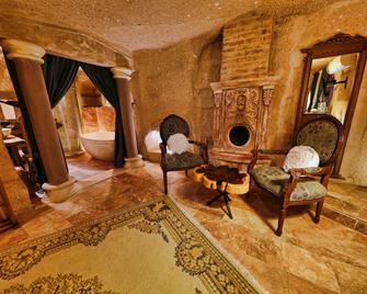 Eyes Of Cappadocia Cave Hotel - Uchisar - Living room