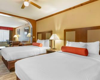Best Western Windwood Inn & Suites - Freer - Bedroom