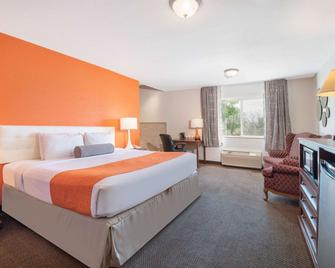 Howard Johnson by Wyndham Oacoma Hotel & Suites - Oacoma - Habitación