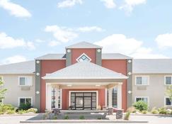 Howard Johnson by Wyndham Oacoma Hotel & Suites - Oacoma - Gebouw