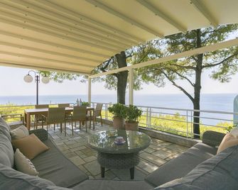 Sani Beach Gallery Villa, your next family vacation! - Sane - Ban công