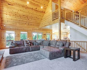 Alton Cabin with Wraparound Deck, Forest Views - Alton - Sala de estar