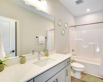 2 Mi to Duke University: Townhome in Durham! - Durham - Bathroom