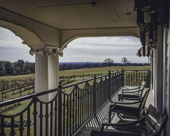 Luxurious Estate at Tara Vineyard and Winery, with accompanying Pool and Hot-tub - Athens - Балкон