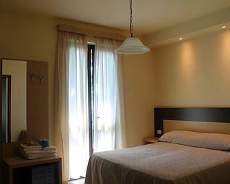 Hotel Virginia - Marina di Massa - Habitación