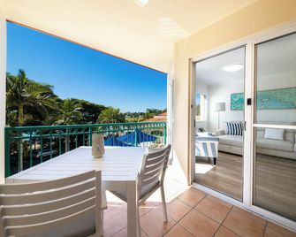 شنجلي بيتش ريزورت - شاطئ إيرلي - شرفة