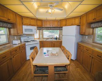 Whispering Pines. 1BR +loft, w/ queen hide-a-bed. Lake view, beach access. - Richmond