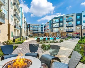 Serene 1BR King Suite Close to Downtown w Fast Wifi - Austin - Patio