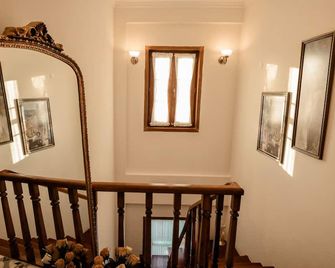 Vrodi By House - Ayvalık - Escaleras