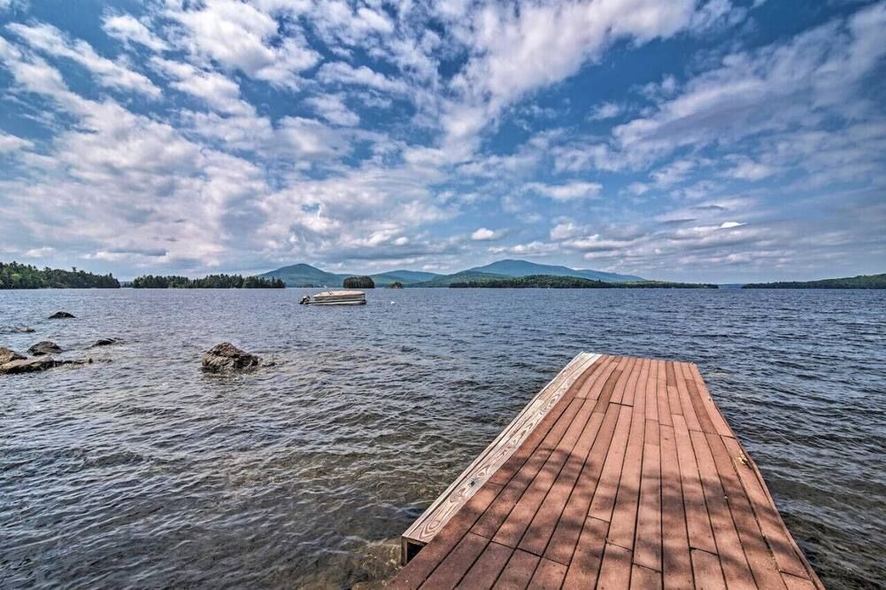 Drew North · 2-Acre Lakefront Haven | Dock, Kayaks, Guest House - Greenville - Strand