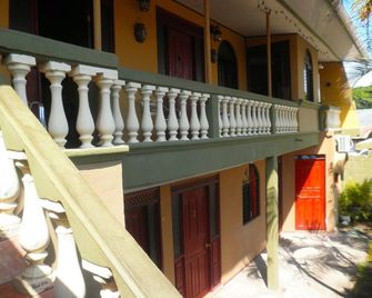 Cabinas Madeleine - Puntarenas