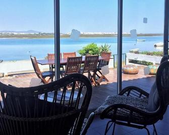 Wax Hostel - פארו - מרפסת