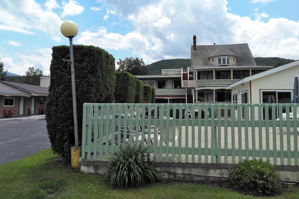 Northern Peaks Motor Inn - Gorham - Bâtiment
