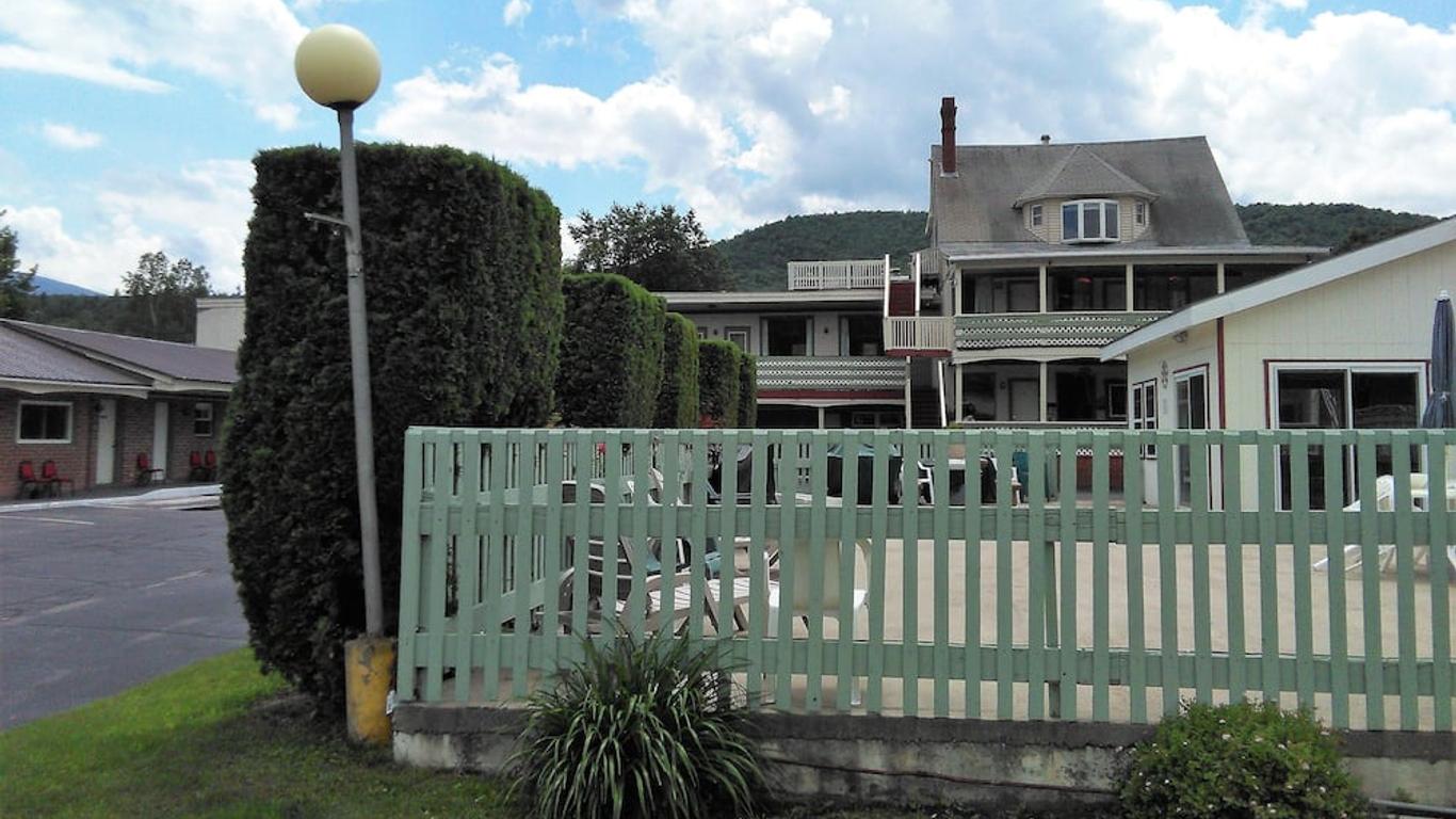 Northern Peaks Motor Inn