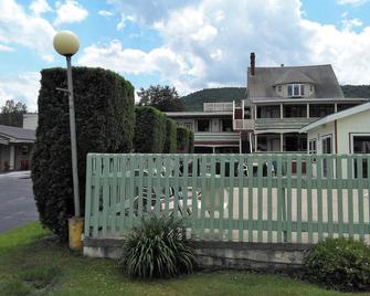 Northern Peaks Motor Inn - Gorham - Gebouw