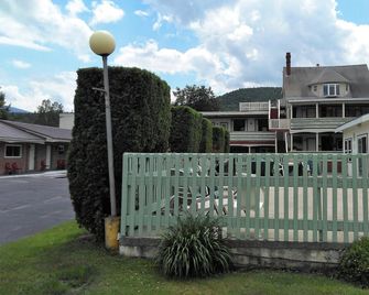 Northern Peaks Motor Inn - Gorham - Bâtiment