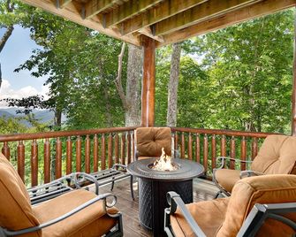 Cozy Log Cabin in the Clouds. - Sylva - Balcony