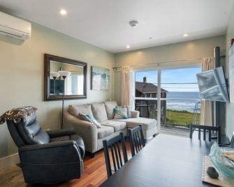 Three Arch Inn - Oceanside - Living room