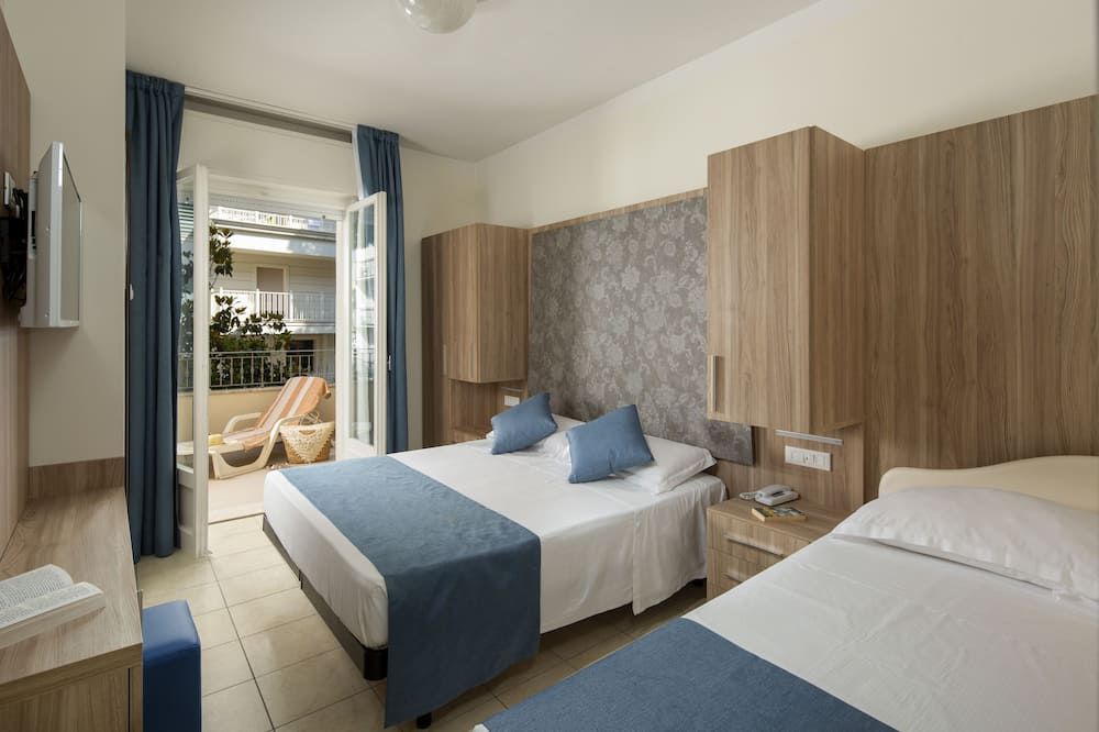 Hotel Cannes - in pieno centro thumbnail 2