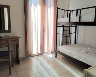 Delfini Hotel - El Pireo - Habitación