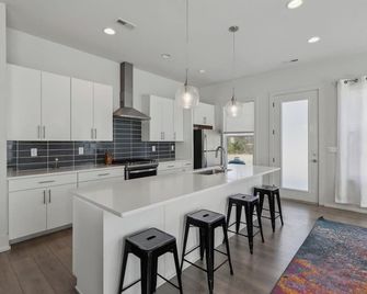 Pooltable-15 Mins To Uptown & Dt-King Bed! - Charlotte - Kitchen