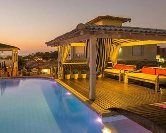 Pousada Aroma do Mar by Latitud Hoteles - בוזיוס - בריכה