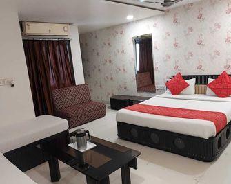 Hotel Galaxy - Indore - Bedroom