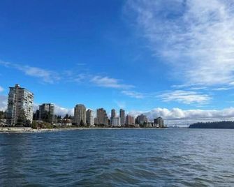 Beautiful Private Suite West Vancouver Ambleside - West Vancouver