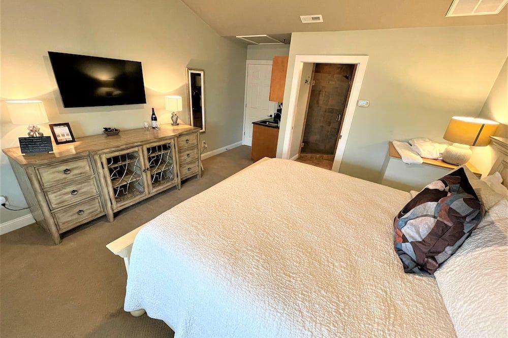 1-Bedroom Suite, Prime Downtown Location
