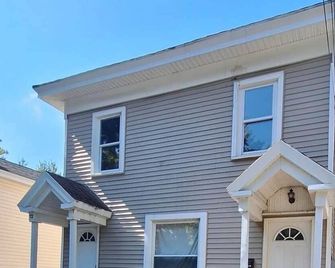 Oswego 3br Apt Close to Suny, Downtown & Lake Ontario - Oswego - Gebouw