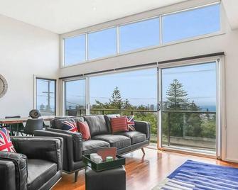 Blue Horizons - Kiama - Living room