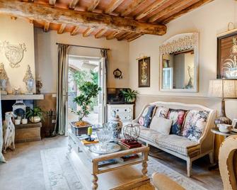 Villa Gianna, the Secret Interior Designer's Private Retreat with Pool - Montecarlo - Soggiorno