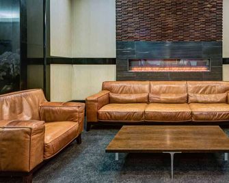 Carmana Hotel & Suites - Vancouver - Oleskelutila