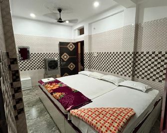 Thakur Ji P. Guest House - Varanasi - Bedroom