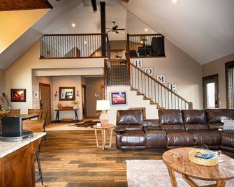 Exquisite Lake Tenkiller Home Away from Home - Cookson - Sala de estar