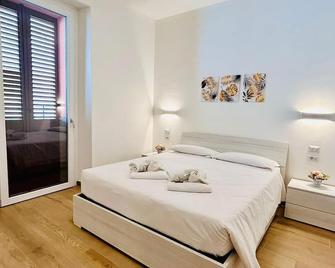 Smart Suites Forli' - Forlì - Chambre