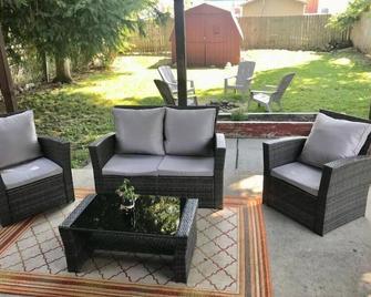 Fun getaway house with arcade. Cedar Point/Kalahari/Sports Force Park/Summit Rac - Norwalk - Patio