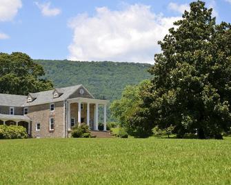 Mountain Cove Farms Resort - Chickamauga - Building